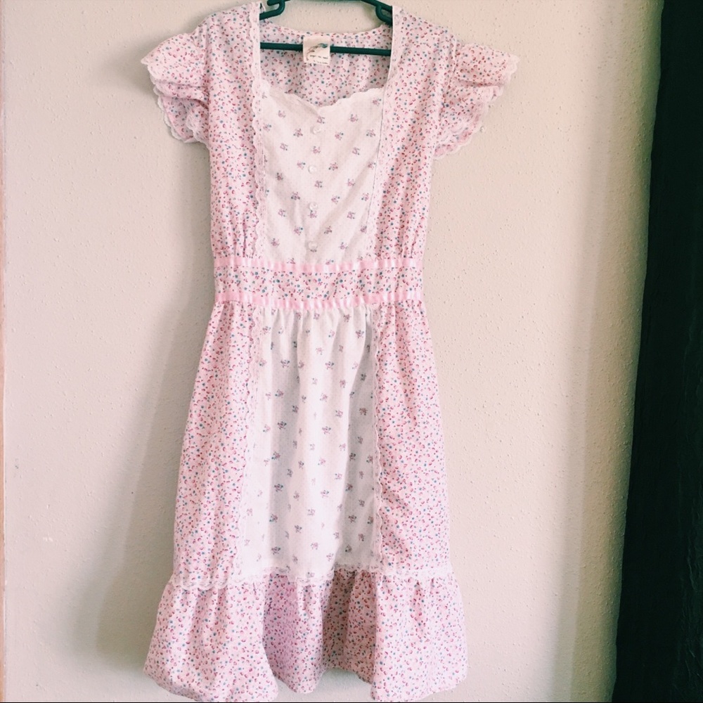 Gorgeous vintage floral boho girls summer dress💞